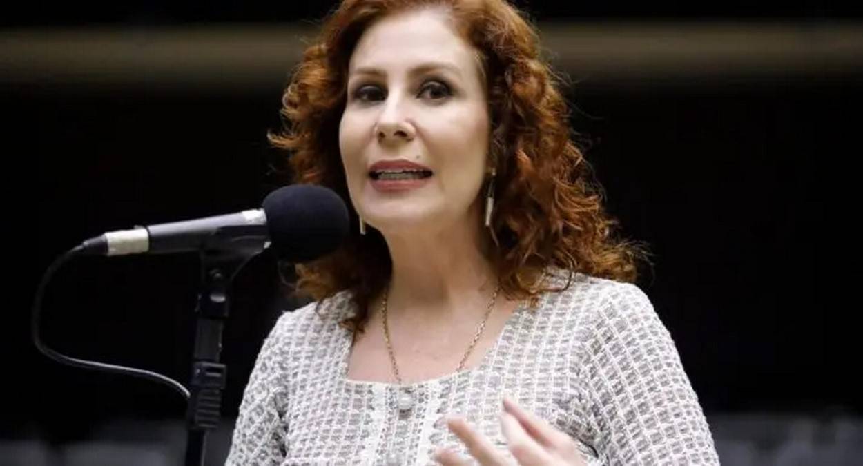 Carla Zambelli, ex-deputada federal, alvo de decisão de extradição pela Justiça italiana