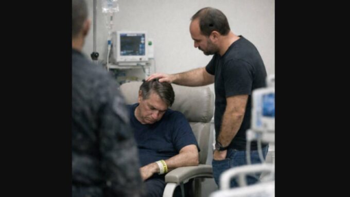 Carlos Bolsonaro e Jair Bolsonaro