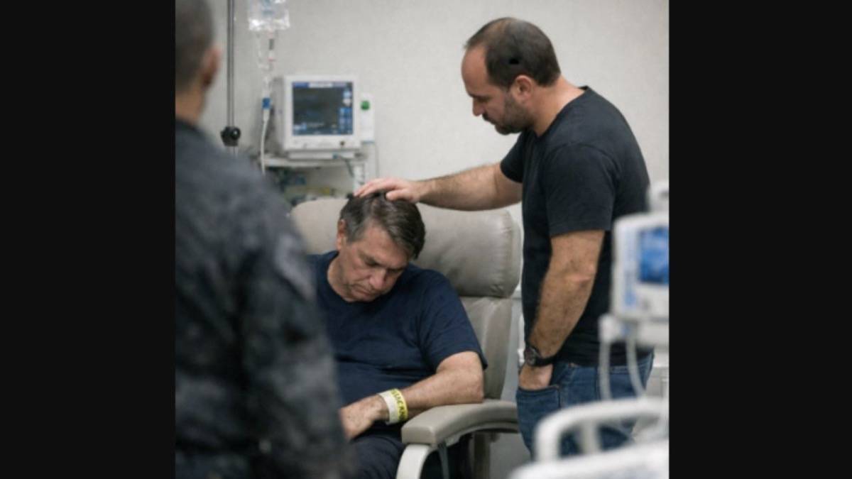 Carlos Bolsonaro e Jair Bolsonaro