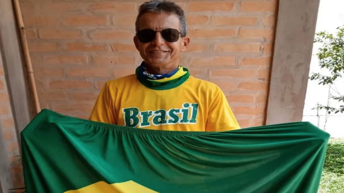Manifestantes em frente ao Congresso Nacional nos atos do 8 de janeiro de 2023 em Brasília