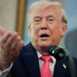 Donald Trump com expressão séria durante anúncio sobre mobilização militar contra o Irã