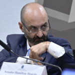 Sede do Banco Master com logo institucional durante investigação sobre PCC e delação premiada