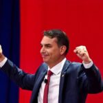 Senador Flávio Bolsonaro discursa sobre candidatura em 2026 com agenda conservadora