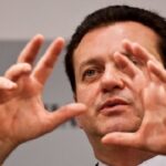 Gilberto Kassab, presidente do PSD, durante evento político em 2026