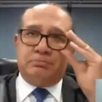 Ministros Gilmar Mendes e Alexandre de Moraes durante sessão no Supremo Tribunal Federal.