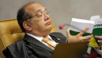 Gilmar Mendes e Daniel Vorcaro lado a lado com tarja de resumo da notícia