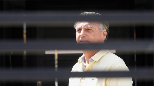 Ex-presidente Jair Bolsonaro internado na UTI do Hospital DF Star em Brasília