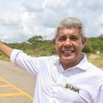 Governador da Bahia, Jerônimo Rodrigues, e o logotipo do Banco Master