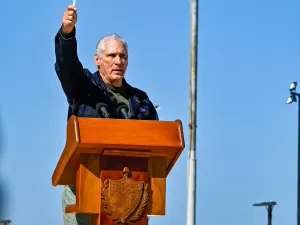 Montagem com o ditador cubano Miguel Díaz-Canel e o presidente dos EUA Donald Trump lado a lado