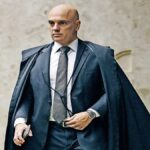 Montagem com Alexandre de Moraes, Jair Bolsonaro e Donald Trump representando a tensão diplomática