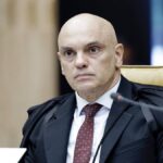 Ministros Alexandre de Moraes e Flávio Dino durante sessão no Supremo Tribunal Federal