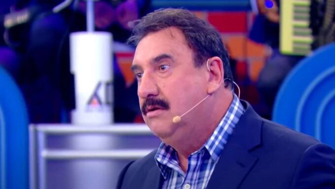 Apresentador Ratinho e deputada Erika Hilton em lados opostos, ilustrando o debate sobre biologia e gênero na política.