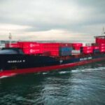 Autoridades de Portugal durante operação que apreendeu cocaína escondida em carga de açúcar