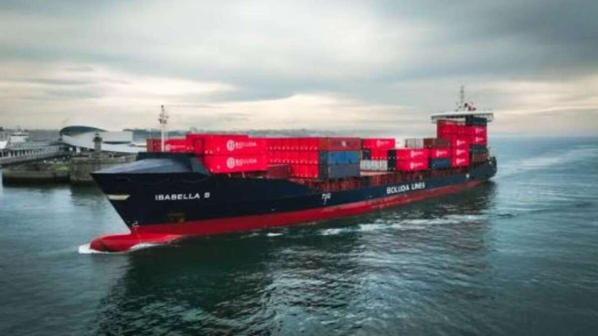 Autoridades de Portugal durante operação que apreendeu cocaína escondida em carga de açúcar