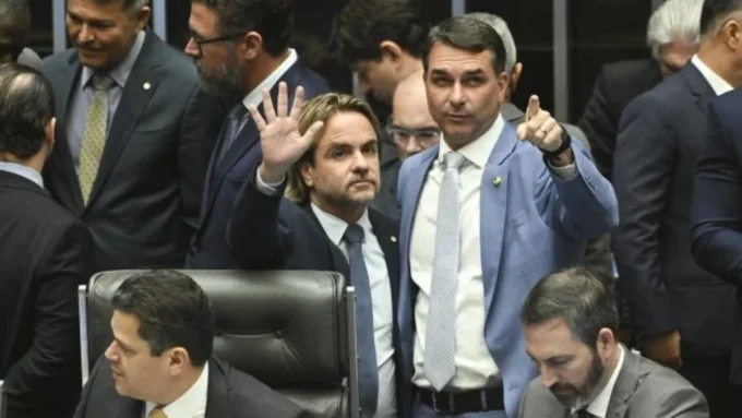 Congresso Nacional derruba vetos de Lula ao PL da dosimetria em sessão em Brasília