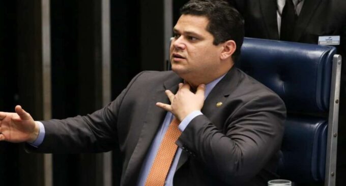 Davi Alcolumbre durante sessão no Senado em Brasília