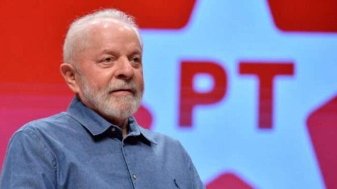 Flávio Bolsonaro em destaque em notícia sobre anúncios digitais do Partido dos Trabalhadores