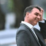 Flávio Bolsonaro em imagem associada ao bloqueio da plataforma Polymarket no Brasil