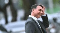 Flávio Bolsonaro em imagem associada ao bloqueio da plataforma Polymarket no Brasil