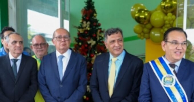 Gilmar Mendes em evento público no centro de debate sobre relação com empresa ligada ao Banco Master