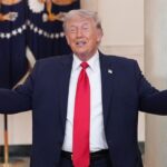 Bandeiras do Irã e dos Estados Unidos em confronto diplomático sobre o Estreito de Ormuz