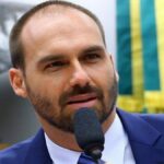 Senador Lindbergh Farias e deputado Eduardo Bolsonaro em contexto de disputa política sobre o TSE