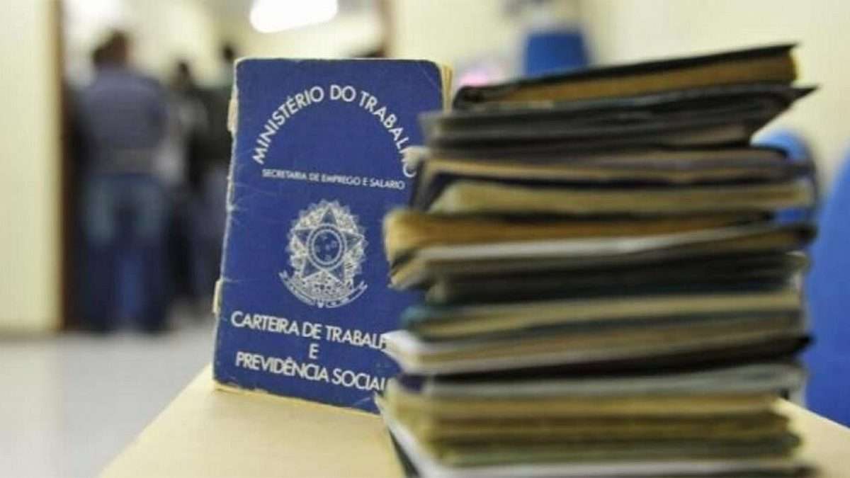 Mercado de trabalho no Brasil diante da alta do desemprego em 2026