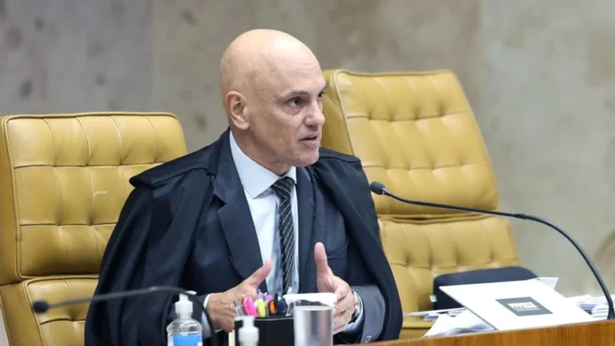 Alexandre de Moraes durante sessão do STF