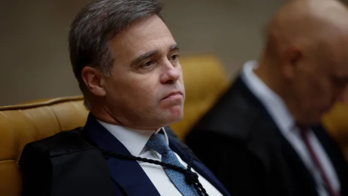 Ministro André Mendonça durante sessão no Supremo Tribunal Federal