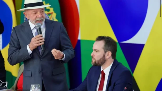 Dario Durigan fala sobre possível volta da taxa das blusinhas