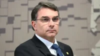 Flávio Bolsonaro durante atividade oficial no Senado