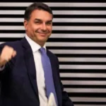 Flávio Bolsonaro em viagem aos EUA para buscar encontro com Donald Trump