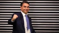 Flávio Bolsonaro em viagem aos EUA para buscar encontro com Donald Trump