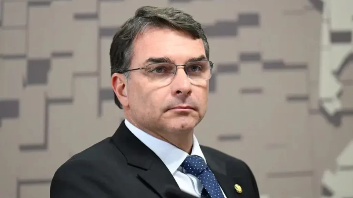 Flávio Bolsonaro durante atividade oficial no Senado