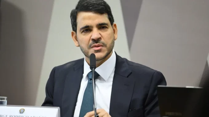 Jorge Messias em imagem oficial ligada à Advocacia-Geral da União