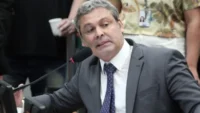 Deputado federal Lindbergh Farias é alvo de cobrança judicial de Nova Iguaçu