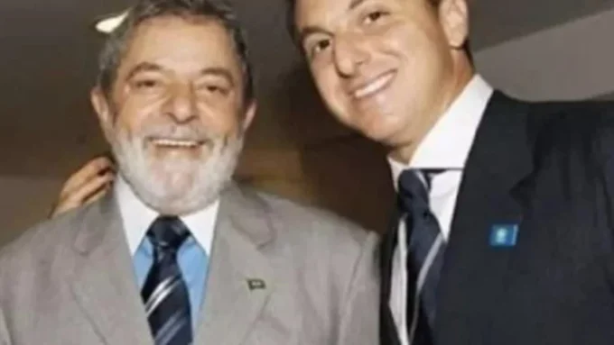 Luciano Huck durante evento em que criticou o modelo do Bolsa Família