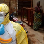 Profissionais de saúde atuam durante surto de ebola na República Democrática do Congo