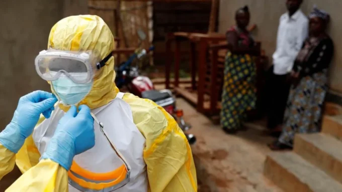 Profissionais de saúde atuam durante surto de ebola na República Democrática do Congo