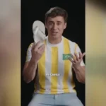 Nikolas Ferreira em anúncio como embaixador da marca Pé Direito