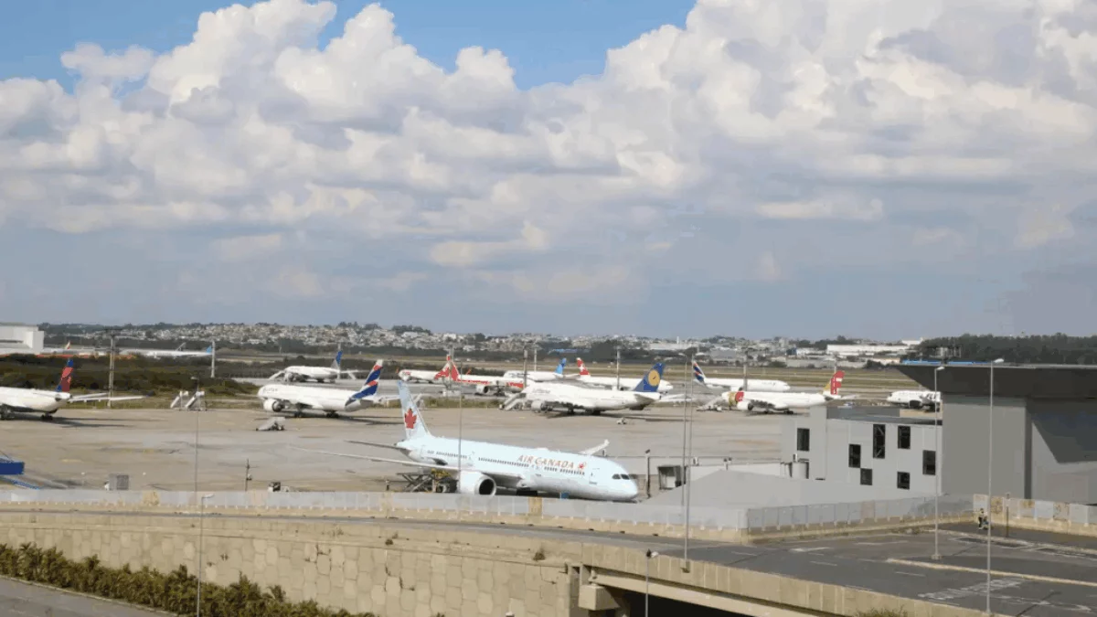 Aeroporto de Guarulhos; Anac anuncia corte de 40% na fiscalização após bloqueio orçamentário do governo Lula
