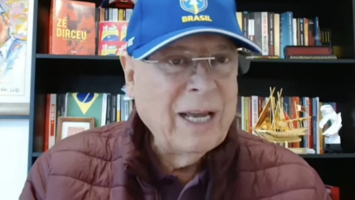 José Dirceu durante declaração sobre a equipe econômica de Lula
