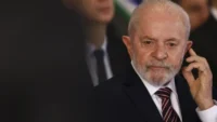 Lula durante agenda oficial em imagem usada em notícia sobre o caso Master