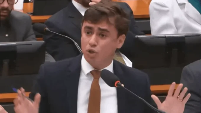 Nikolas Ferreira durante sessão da CCJ sobre maioridade penal na Câmara